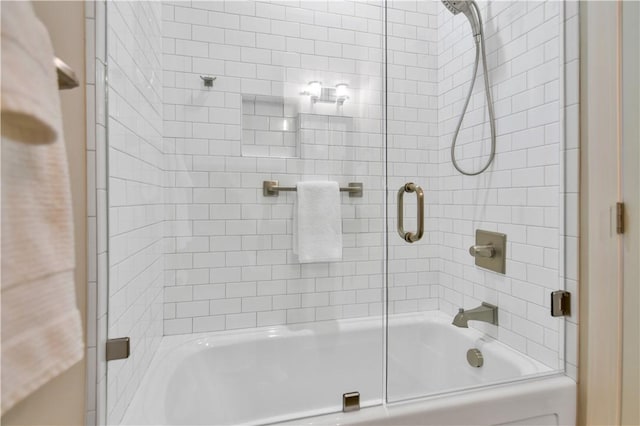 bathroom with enclosed tub / shower combo