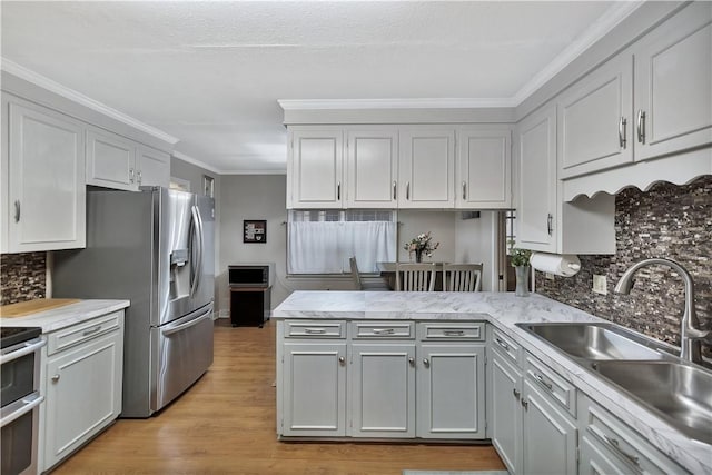 kitchen featuring crown molding, gray cabinets, kitchen peninsula, and sink