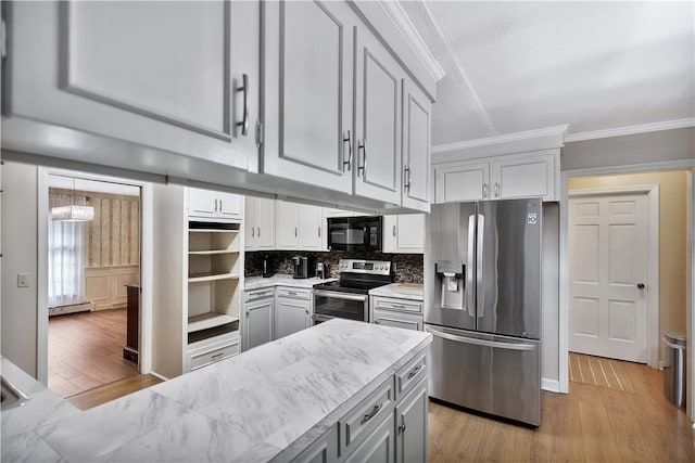 kitchen with stainless steel appliances, crown molding, gray cabinetry, and light wood-type flooring