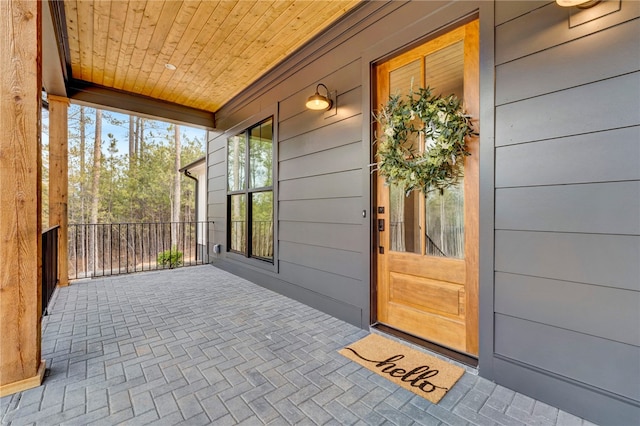 entrance to property featuring covered porch