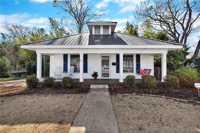 view of front facade featuring covered porch