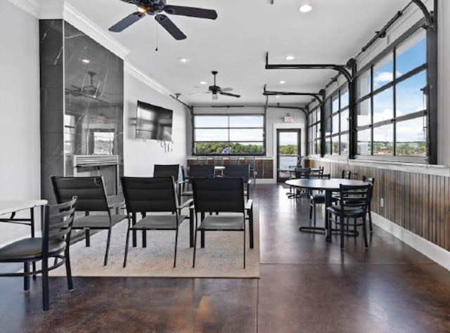 dining space featuring recessed lighting, crown molding, concrete flooring, and baseboards