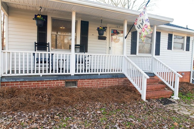 property entrance featuring a porch