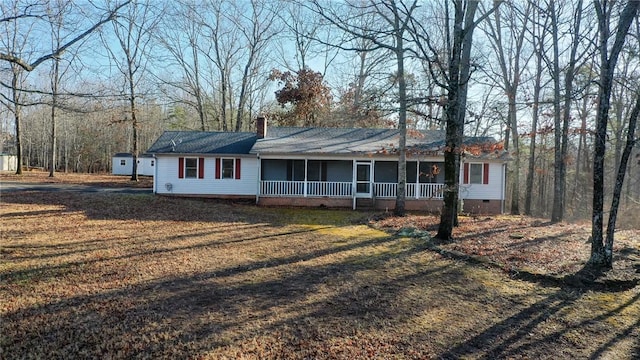 ranch-style home featuring a porch and a front yard