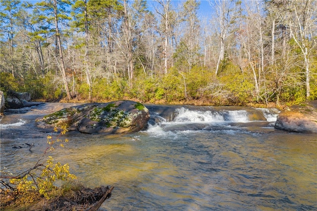 Listing photo 3 for 282 Little River Ln, Walhalla SC 29691