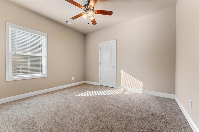 unfurnished room featuring carpet floors and ceiling fan