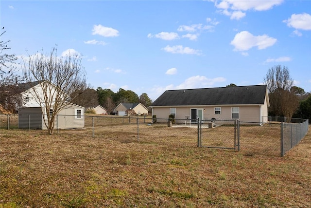 view of yard featuring a storage shed