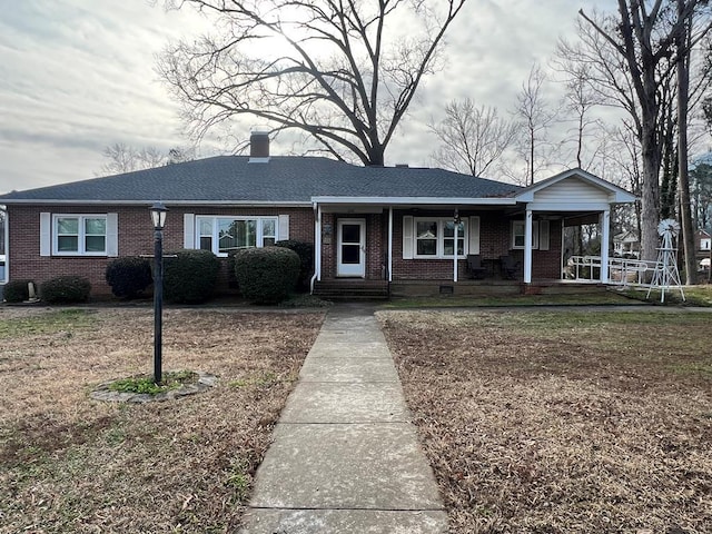 ranch-style home featuring a porch