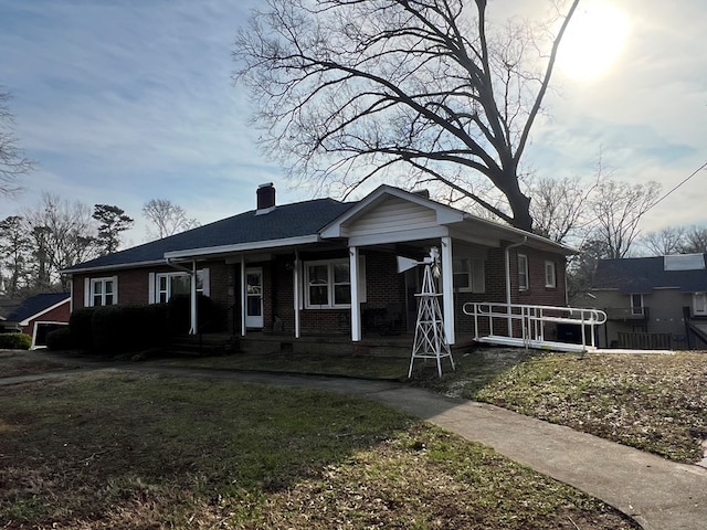 view of front facade with a front yard and a porch