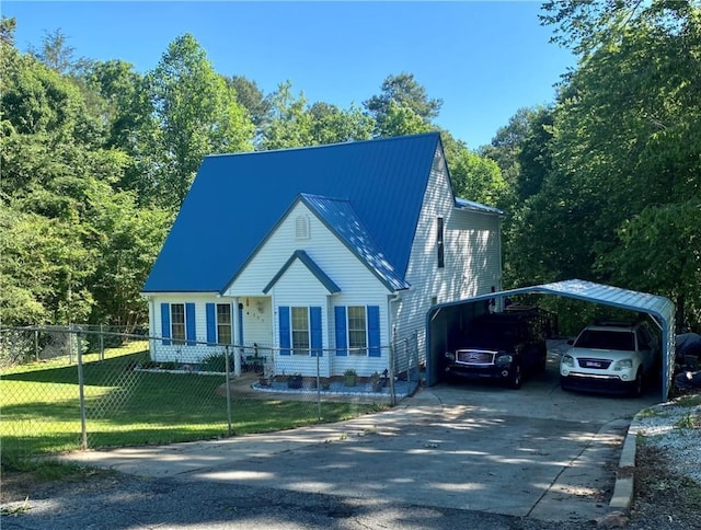 view of front facade featuring a front lawn and a carport