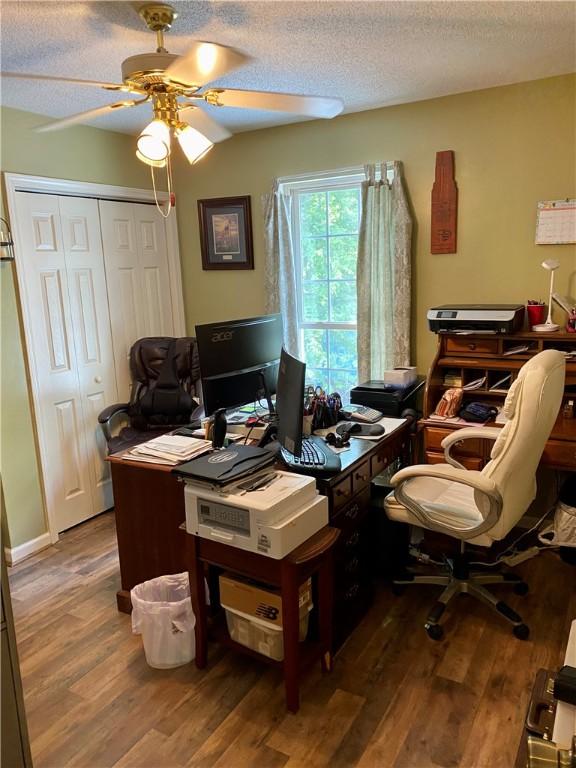 office area featuring ceiling fan, hardwood / wood-style floors, and a textured ceiling