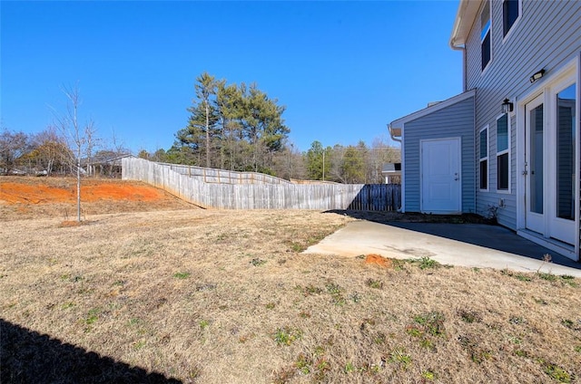 view of yard featuring a patio