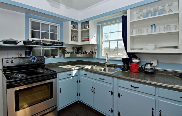 kitchen with crown molding, sink, blue cabinetry, and stainless steel range with electric stovetop