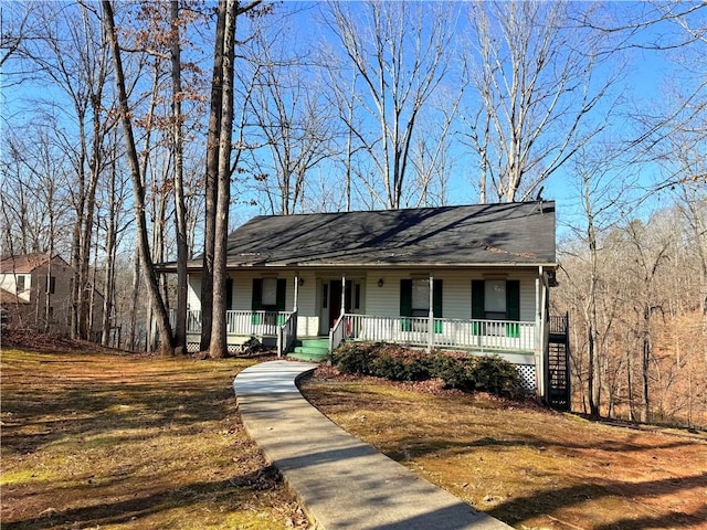 ranch-style home with a porch