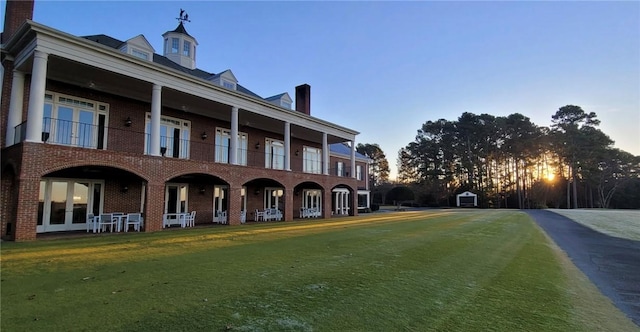 view of outdoor building at dusk