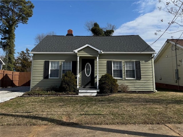 view of front of house featuring a front lawn