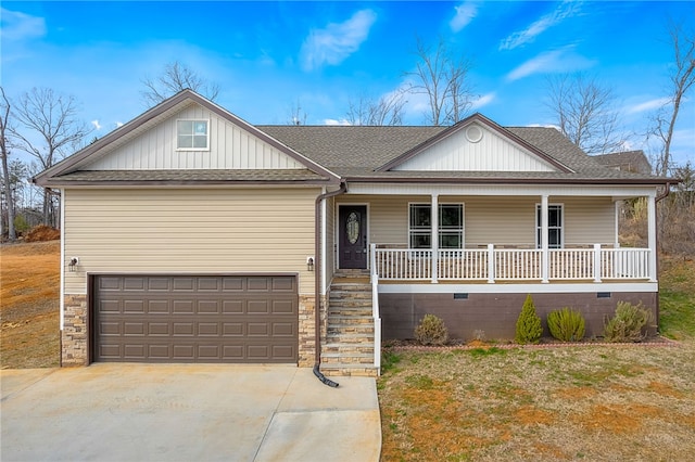 view of front of house with a garage, a front lawn, and a porch