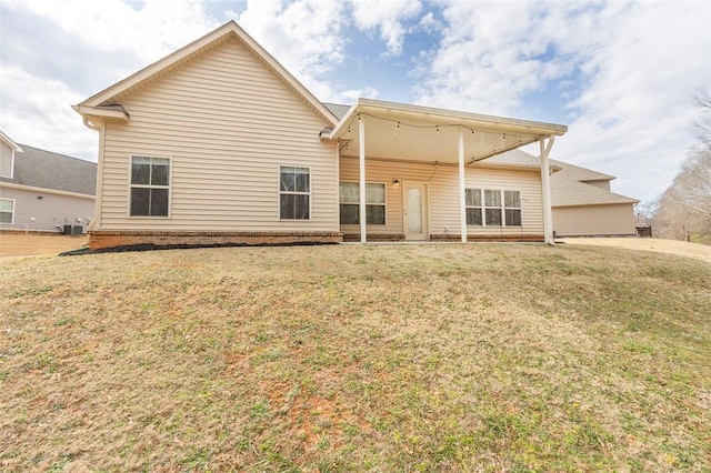 back of house featuring a lawn