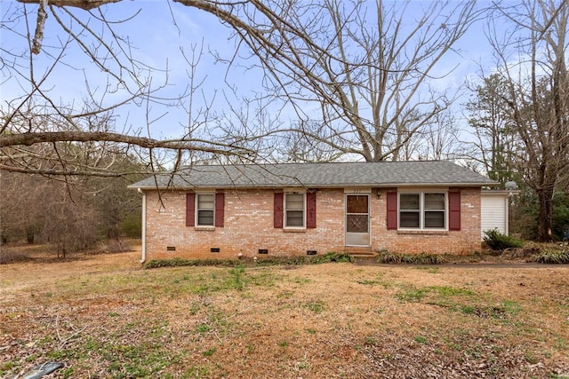 view of front of home featuring a front lawn