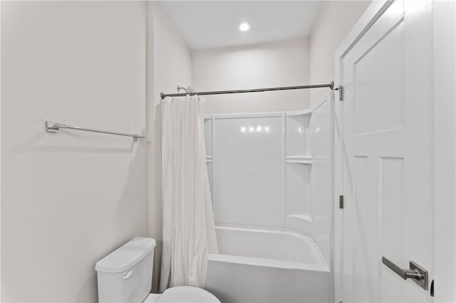 bathroom featuring toilet and shower / bath combo with shower curtain