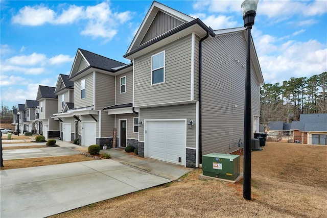 view of front of property featuring a garage