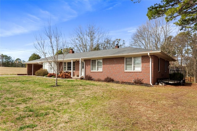 single story home featuring a front lawn