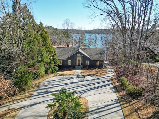 view of front of property with concrete driveway