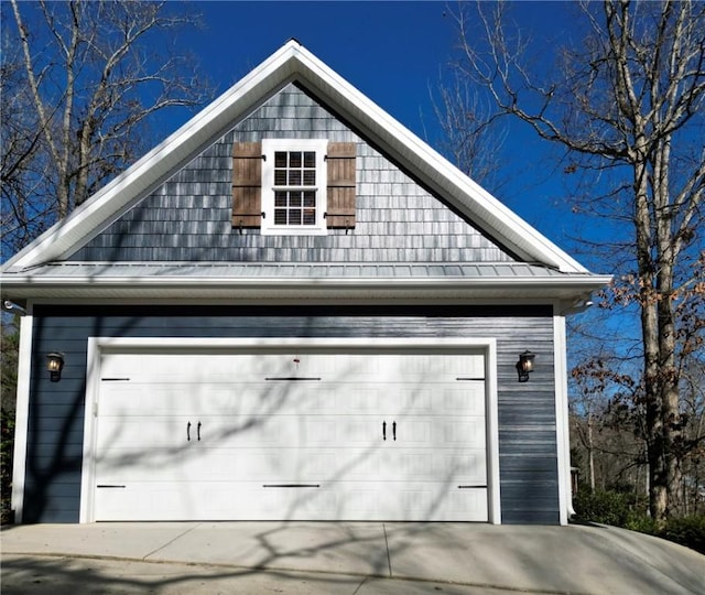 view of detached garage