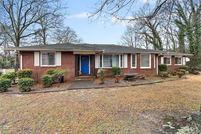 ranch-style home featuring a front yard