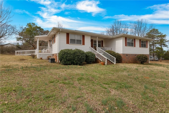 view of front of home with a front yard and covered porch