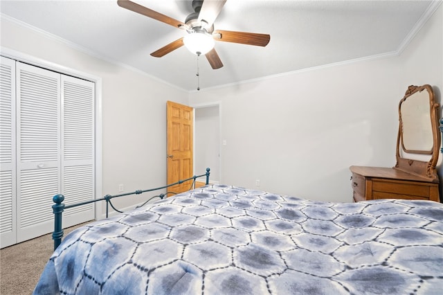 bedroom featuring crown molding, ceiling fan, carpet flooring, and a closet