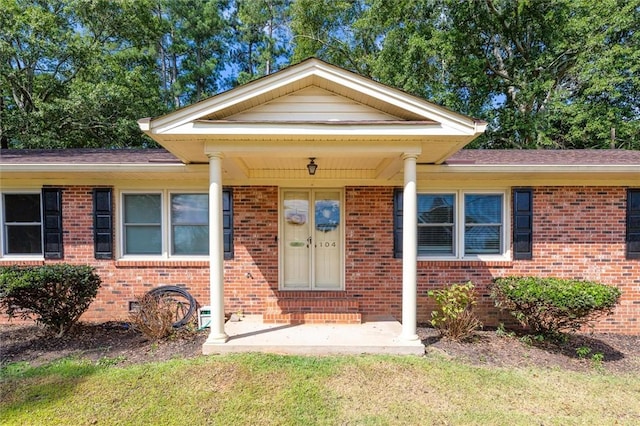 view of front facade with a front yard