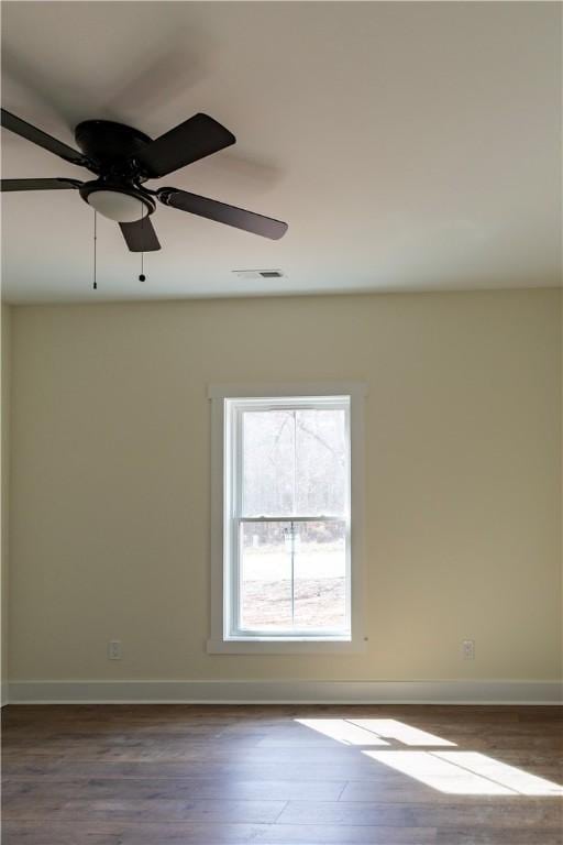 empty room featuring dark hardwood / wood-style floors and ceiling fan