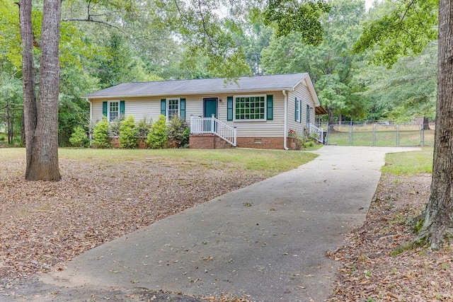 ranch-style house featuring crawl space, fence, driveway, and a front lawn