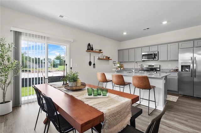 dining room featuring light wood-style floors, recessed lighting, and visible vents