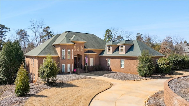 view of front facade featuring brick siding