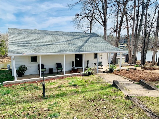 93 Parnell Rd, Abbeville, SC 29620 - view of front facade with covered porch, a shingled roof, and a front yard