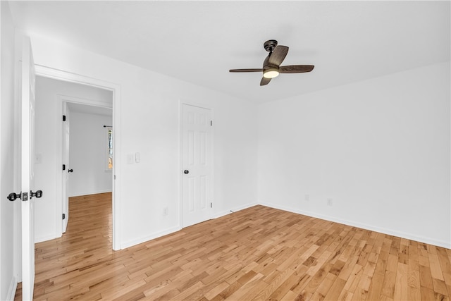 unfurnished room featuring light wood-style floors, ceiling fan, and baseboards