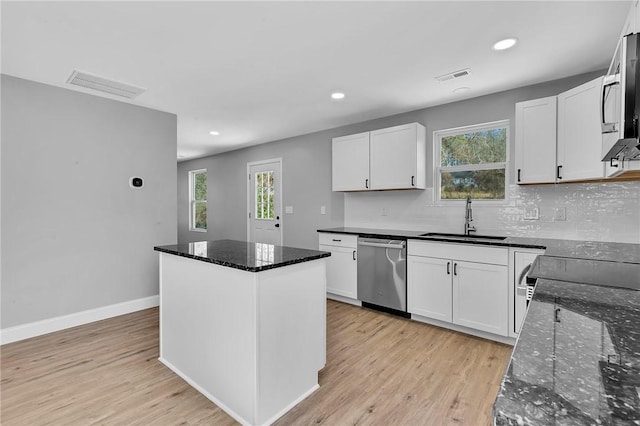 kitchen with light wood-style floors, visible vents, appliances with stainless steel finishes, and a sink