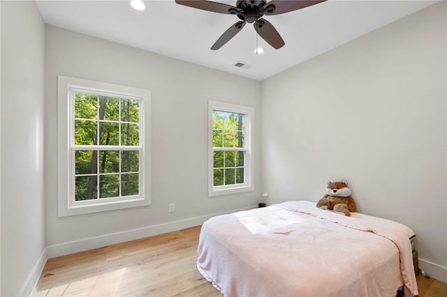 bedroom with baseboards, visible vents, ceiling fan, light wood-style flooring, and recessed lighting