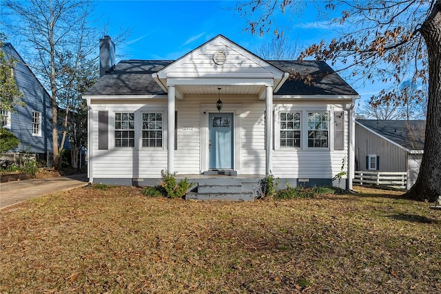 view of front facade featuring crawl space, a chimney, and a front lawn