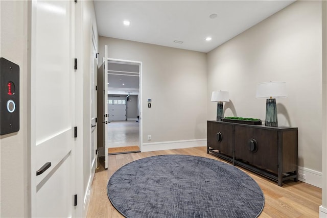 living area with light wood-style flooring, baseboards, and recessed lighting