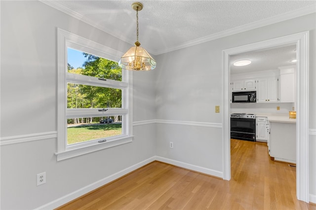 unfurnished dining area featuring light wood-type flooring, plenty of natural light, and baseboards