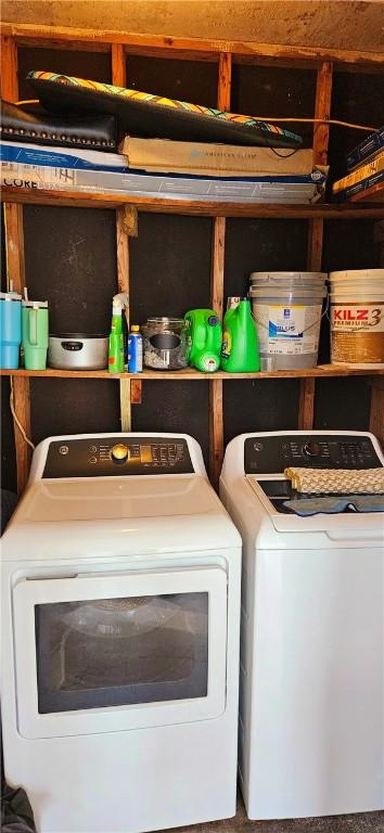 clothes washing area with laundry area and washing machine and dryer