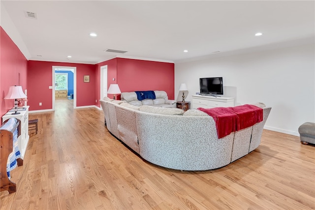 living room featuring light wood-style floors, recessed lighting, visible vents, and baseboards