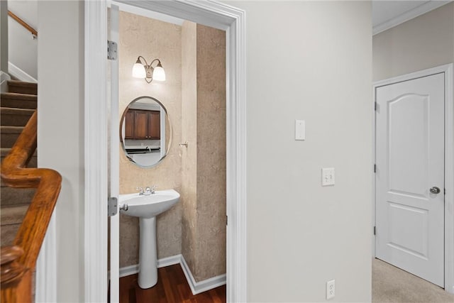 bathroom featuring a sink and baseboards