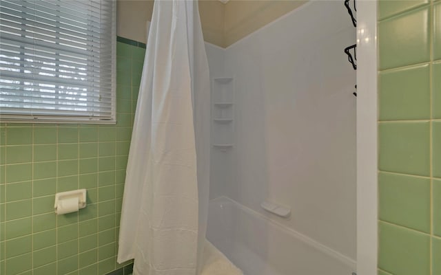 bathroom featuring curtained shower