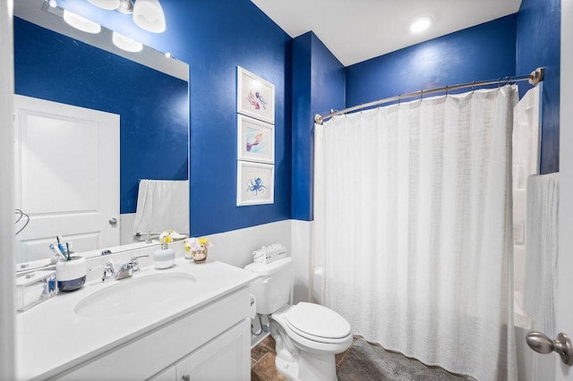 bathroom featuring a shower with shower curtain, vanity, and toilet