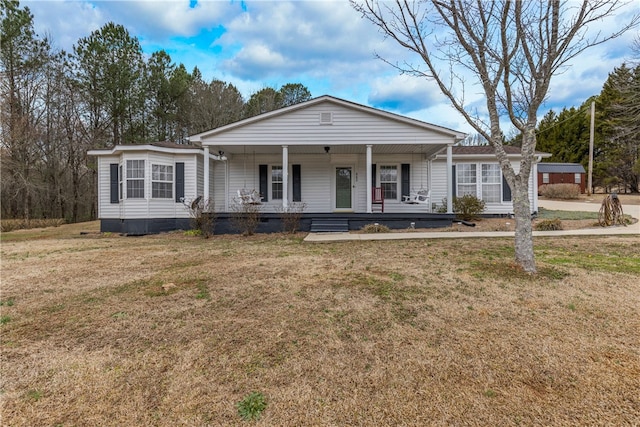 view of front of property featuring crawl space, covered porch, and a front lawn