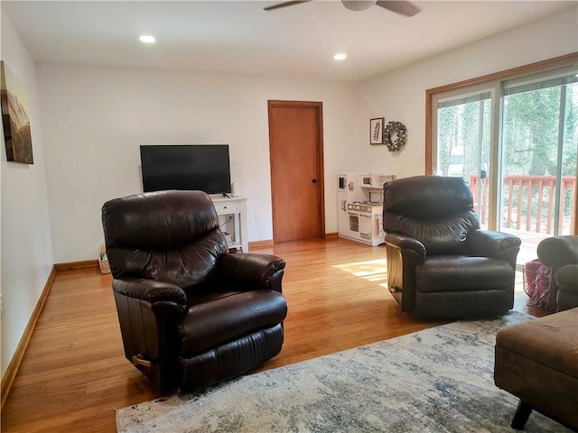 living room featuring ceiling fan, recessed lighting, wood finished floors, and baseboards